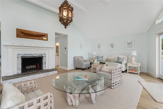 117 Indian Ave, Portsmouth, RI 02871