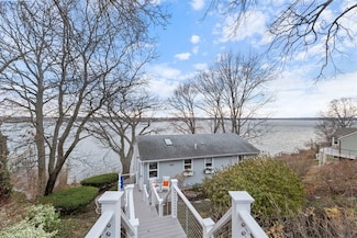 69 Naugus Ave, Marblehead, MA 01945