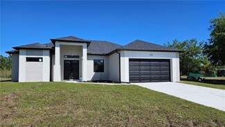 812 Hibiscus Ave, Lehigh Acres, FL 33972