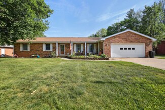 203 W Graham Dr, Savoy, IL 61874