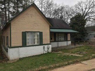 422 W South St, Benton, AR 72015
