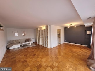 3101 S Manchester St Unit 512, Falls Church, VA 22044