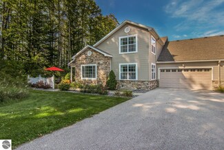 2055 Chelsea Ln, Traverse City, MI 49685