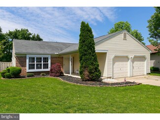 19 Oleander Ct, Mount Laurel, NJ 08054