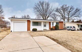 1157 Country Club Rd, Saint Charles, MO 63303