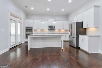 330 La Perla Dr, Sugar Hill, GA 30518