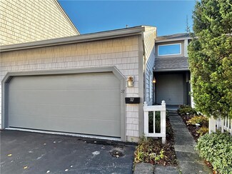 37 Parkington Cir, East Syracuse, NY 13057