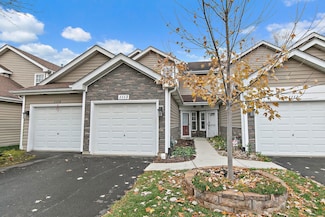 1113 Regency Ct, Schaumburg, IL 60193