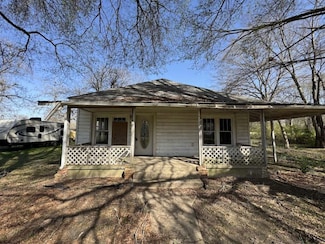 332 Houston St, Maud, TX 75567