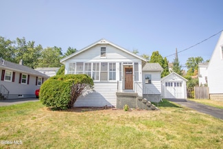 9 Spring Ave, Latham, NY 12110