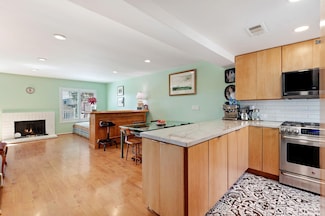 499 Cannon Green Dr Unit D, Goleta, CA 93117