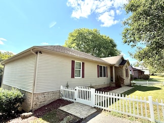 212 S Loop Dr, Stanford, KY 40484