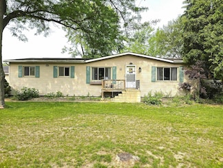 19 Falling Creek Dr, Janesville, WI 53548