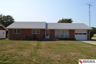 1125 Hubble St, Fairbury, NE 68352