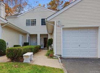 345 Colonial Cir Unit 345, Manorville, NY 11949