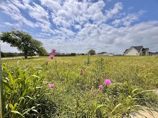 11 Pareya Cir, West, TX 76691