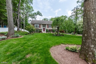 134 County Rd, Hewitt, NJ 07421