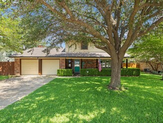 1007 Sproles Dr, Benbrook, TX 76126