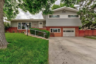 2806 Arrowhead Dr, Rapid City, SD 57702