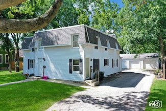 525 Mckee St, Batavia, IL 60510