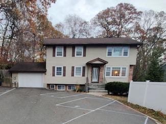 174A Iceland Dr, Huntington Station, NY 11746