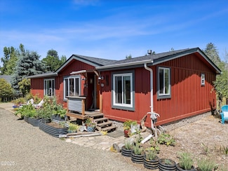186 NE Palmer St, Siletz, OR 97380