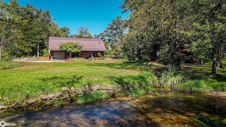 2338 Jefferson Rd, Manchester, IA 52057