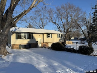 7304 N Oxford Place, Peoria, IL 61614