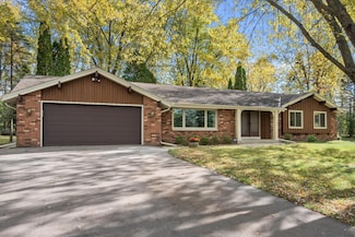11118 N Pebble Ln, Mequon, WI 53092