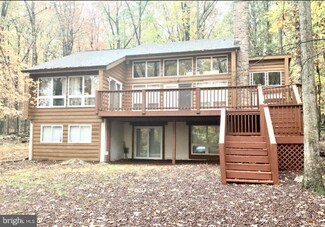 393 Lake Valley Dr, Hazleton, PA 18202
