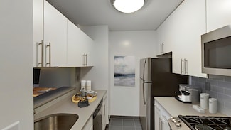 260 W 52nd St Unit 12-J, New York, NY 10019