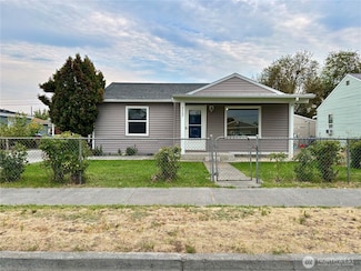 2207 W Spruce St, Moses Lake, WA 98837