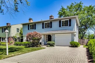 139 Riverside Dr, Northfield, IL 60093