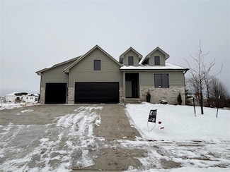 4635 173rd St, Urbandale, IA 50323