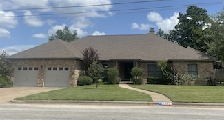 888 Acorn St, Giddings, TX 78942