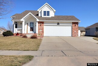 1422 Brewer Dr, Fremont, NE 68025