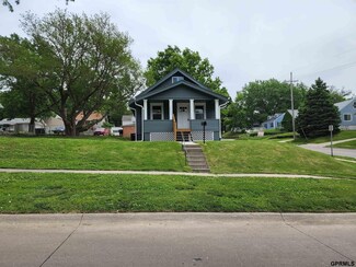 2003 N 61st St, Omaha, NE 68104
