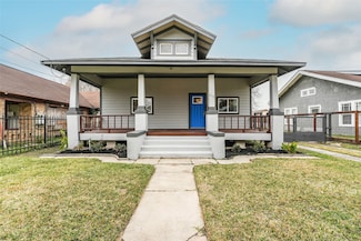 212 Clifton St, Houston, TX 77011