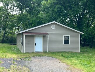 404 N 12th St, Ozark, AR 72949