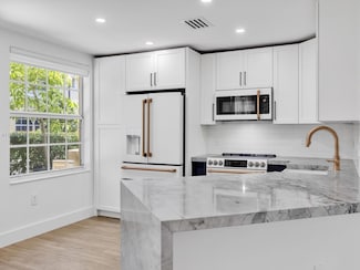 8930 NE 8th Ave Unit 911, Miami, FL 33138