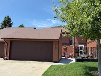 315 Summerwood Dr, Watertown, SD 57201