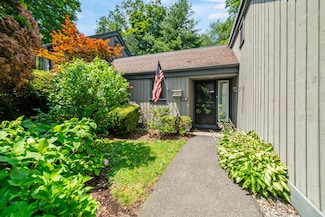 132 Heritage Village, Southbury, CT 06488