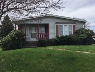 13 Wilson St, Dupont, PA 18641