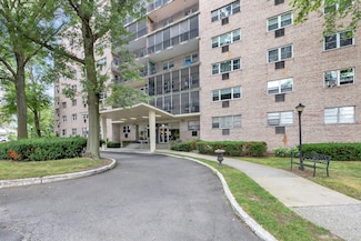 25 Cartright St Unit 5D, Bridgeport, CT 06604