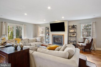208 Rodney Cir, Bryn Mawr, PA 19010