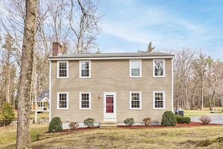 14 Countryside Rd, Pepperell, MA 01463