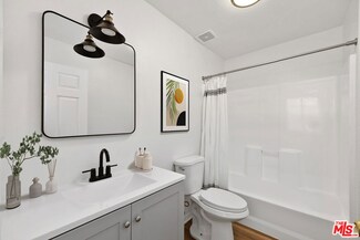 8620 S Main St, Los Angeles, CA 90003