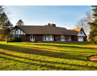 66 Center St, Groveland, MA 01834