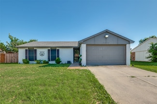 3232 Bunker Hill Dr, Forest Hill, TX 76140