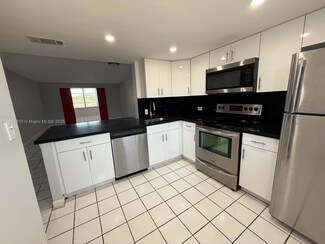 445 NE 195th St Unit 329, Miami, FL 33179